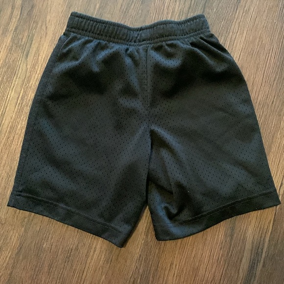 Nike athletic shorts black size 5/6 - Picture 2 of 3